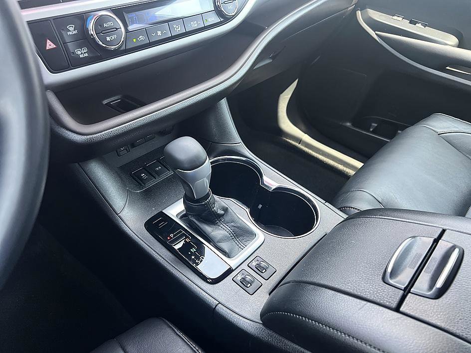 Used 2018 Toyota Highlander XLE FWD image 28