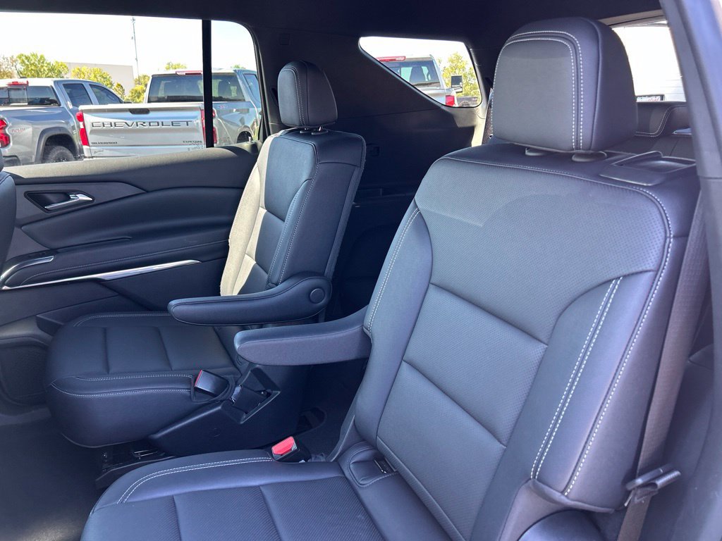 Used 2025 Chevrolet Traverse LT FWD image 34