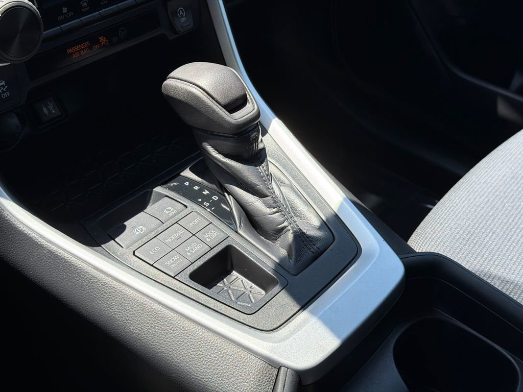 Used 2019 Toyota RAV4 LE w/ All Weather Liner Package AWD/4WD image 28