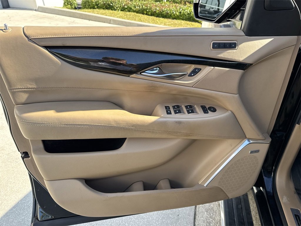 Used 2019 Cadillac Escalade Platinum w/ Escalade Sport Edition image 40