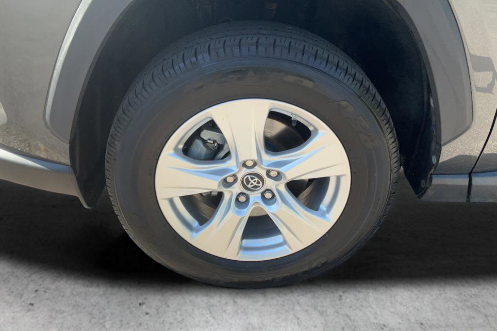 Used 2019 Toyota RAV4 XLE FWD image 24