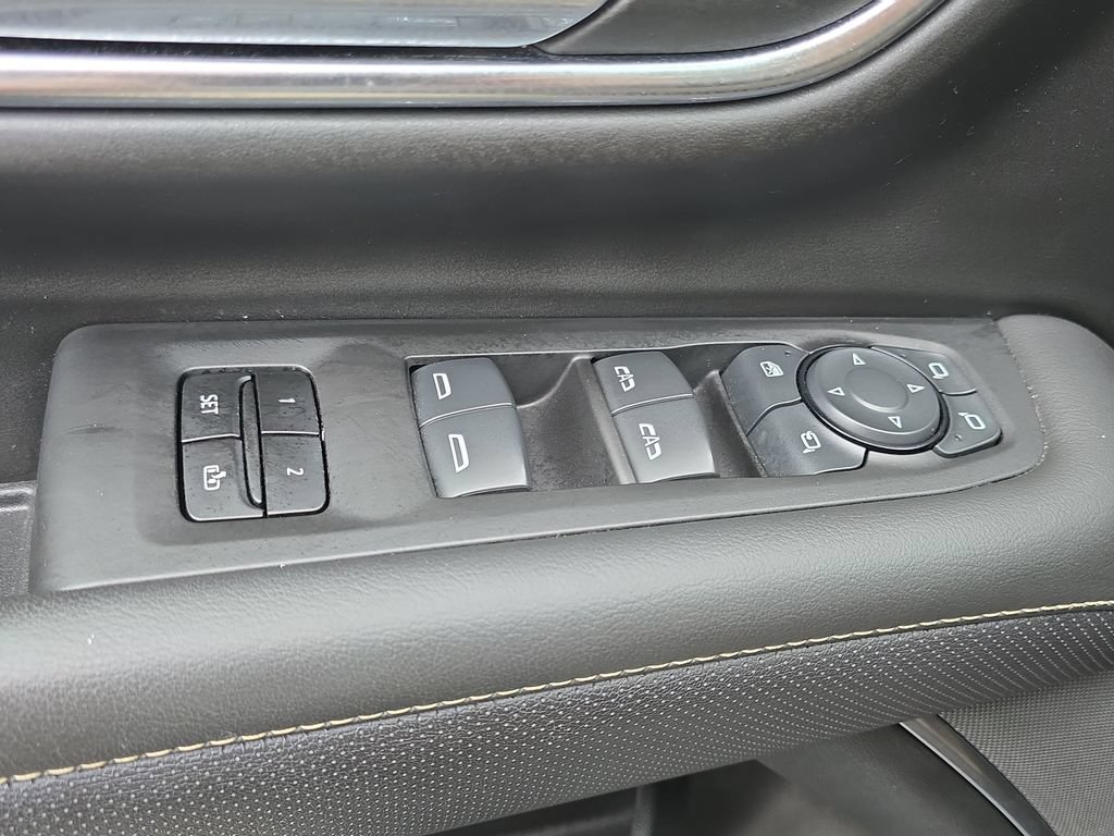 Certified 2024 GMC Yukon SLT w/ SLT Luxury Package AWD/4WD image 31