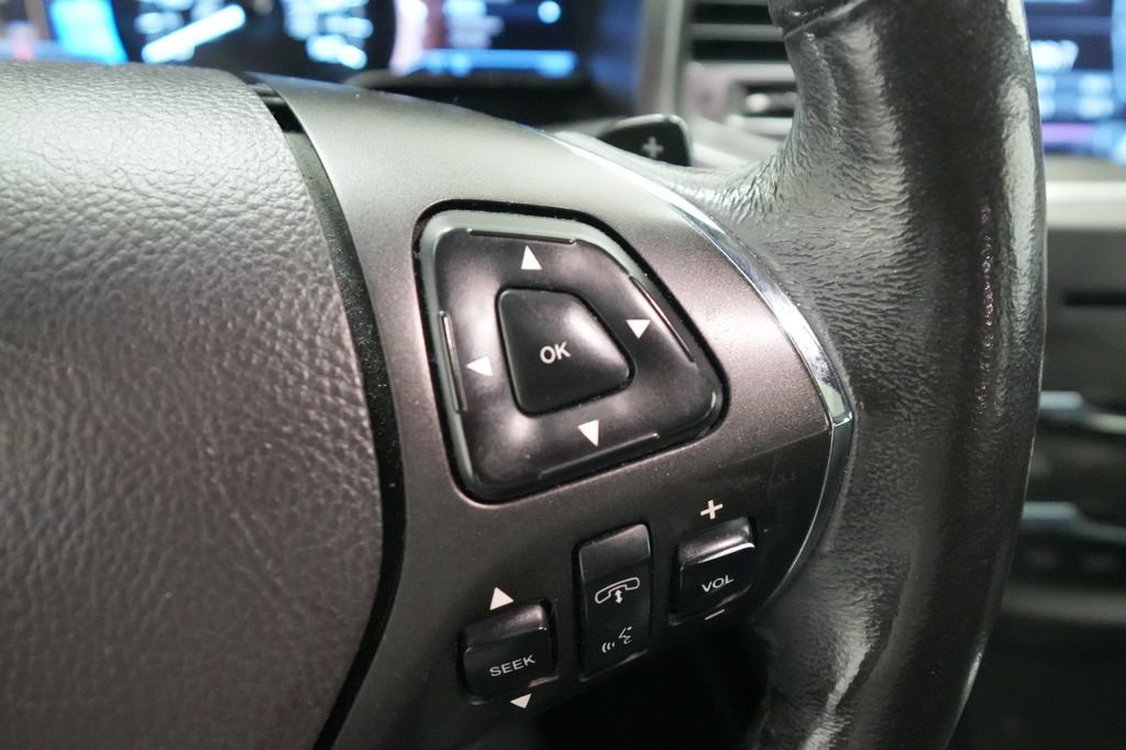 Used 2013 Lincoln MKS AWD image 36
