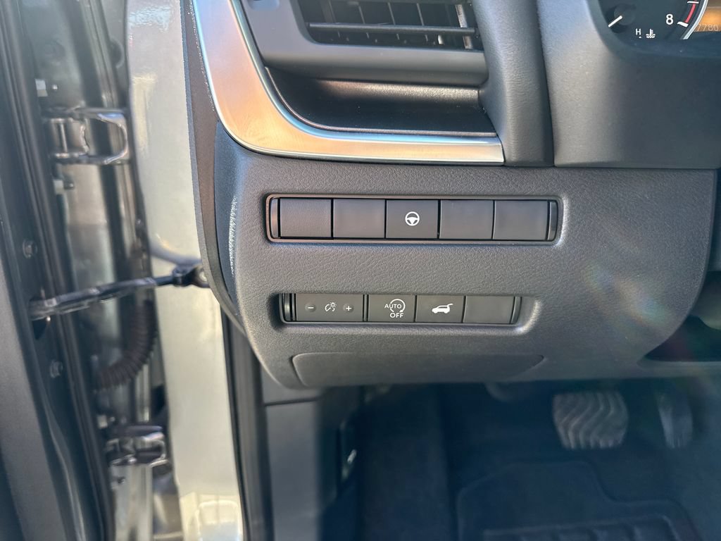 Used 2023 Nissan Rogue SV w/ SV Premium B Package AWD/4WD image 14