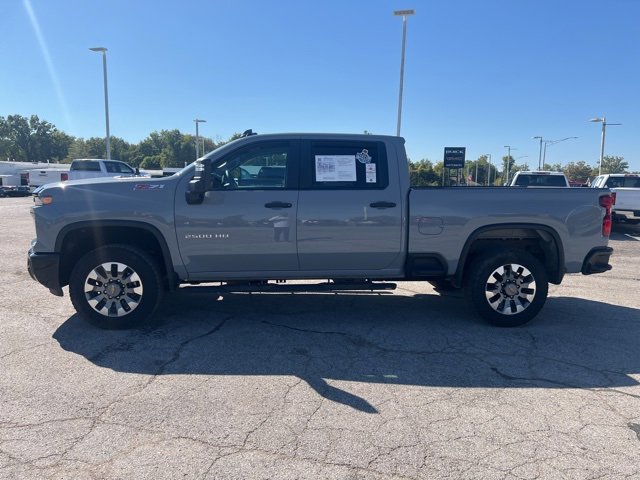 Used 2024 Chevrolet Silverado 2500 Custom w/ Custom Value Package image 2