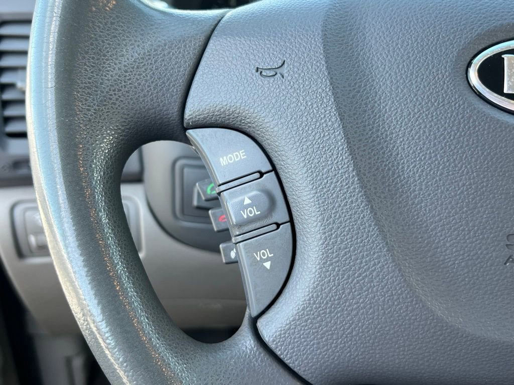 Used 2012 Kia Sedona LX image 30