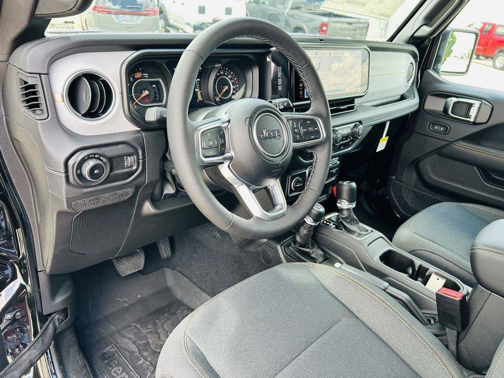 New 2025 Jeep Wrangler Unlimited Sahara AWD/4WD image 11