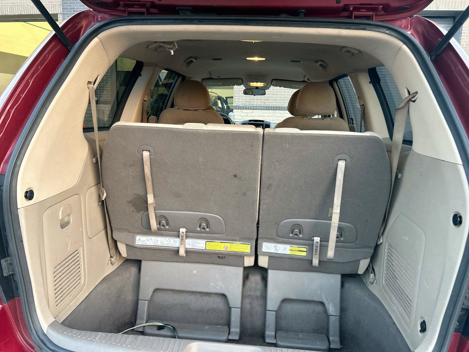 Used 2012 Kia Sedona LX FWD image 13