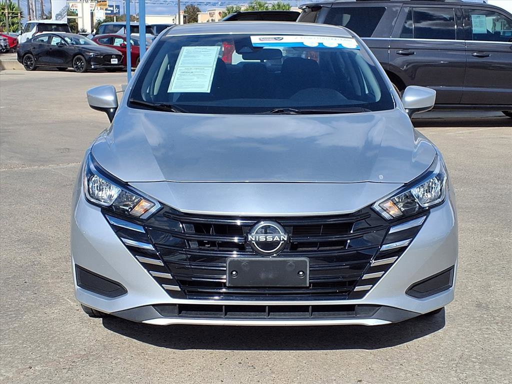 Used 2023 Nissan Versa SV image 2