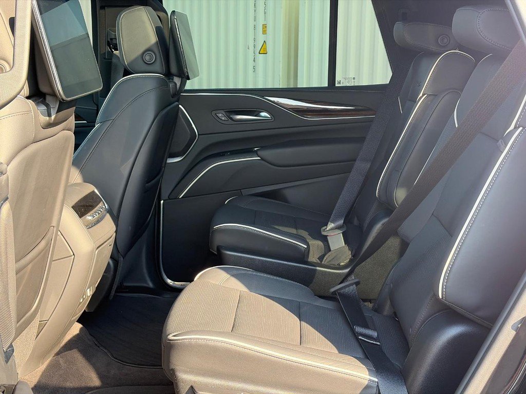 Used 2023 Cadillac Escalade Premium Luxury AWD/4WD image 10