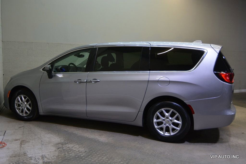 Used 2017 Chrysler Pacifica Touring image 34
