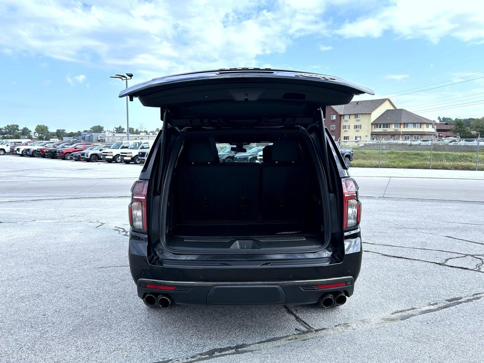 Used 2022 Chevrolet Tahoe RST w/ Sport Performance Package image 23