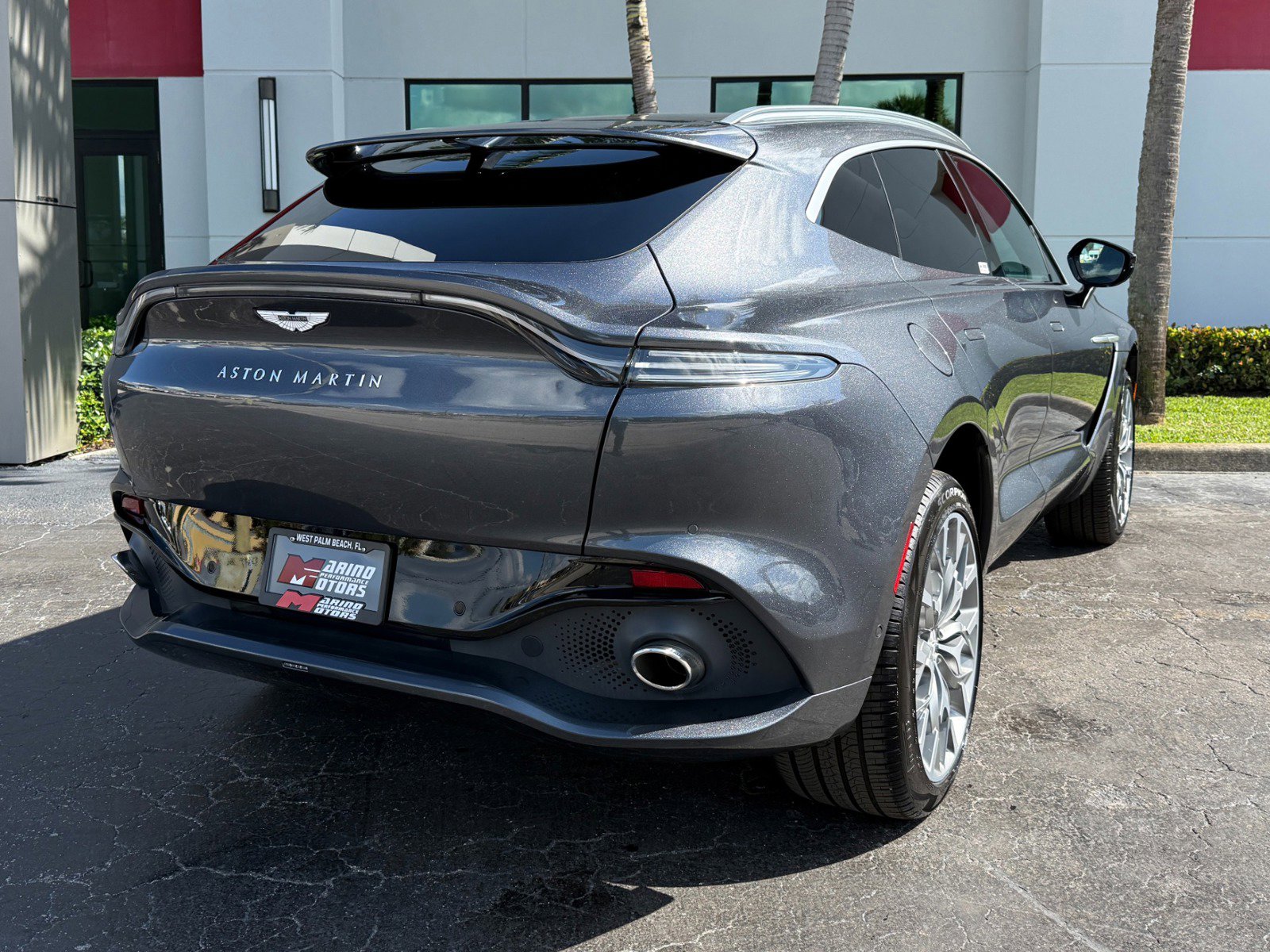 Used 2022 Aston Martin DBX image 17