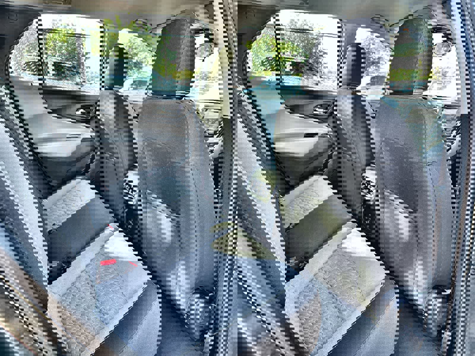 Used 2019 Chevrolet Equinox LS image 18