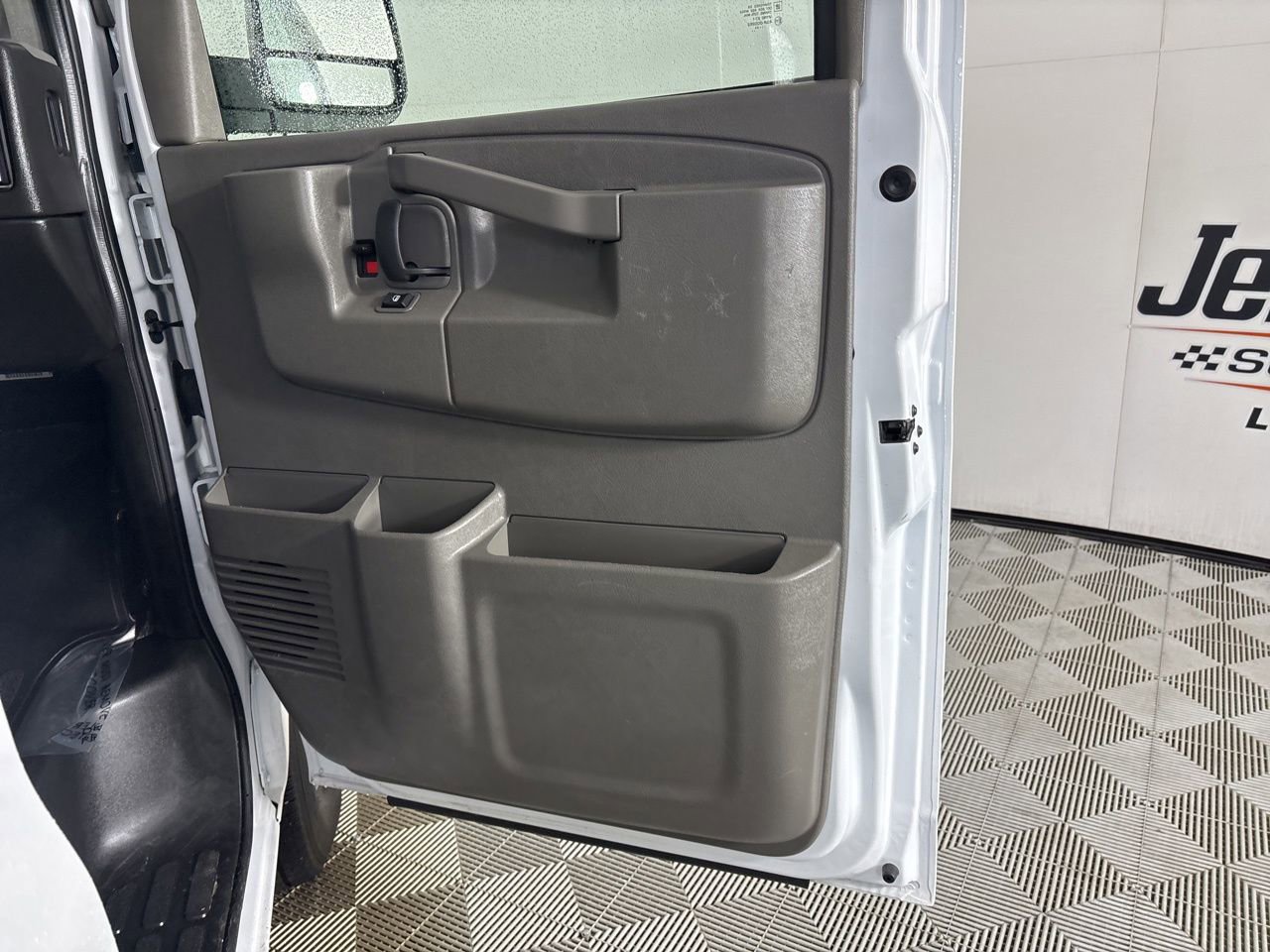 Used 2024 Chevrolet Express 3500 LT w/ LT Preferred Equipment Group image 21