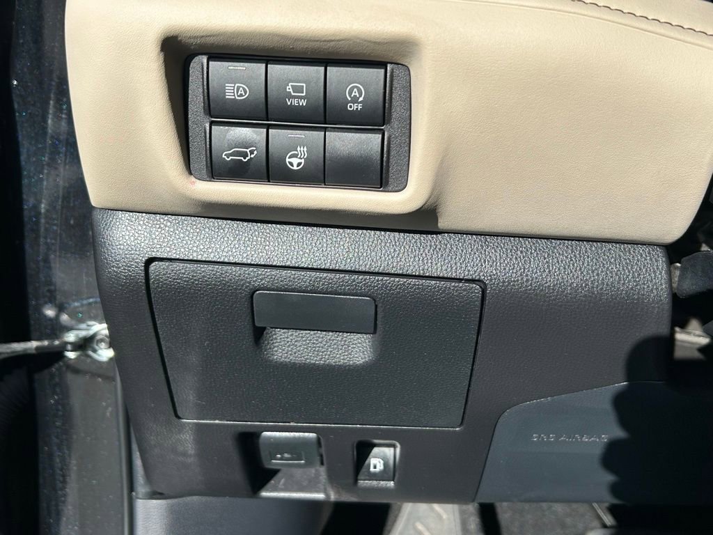 Used 2024 Toyota Highlander Platinum FWD image 17