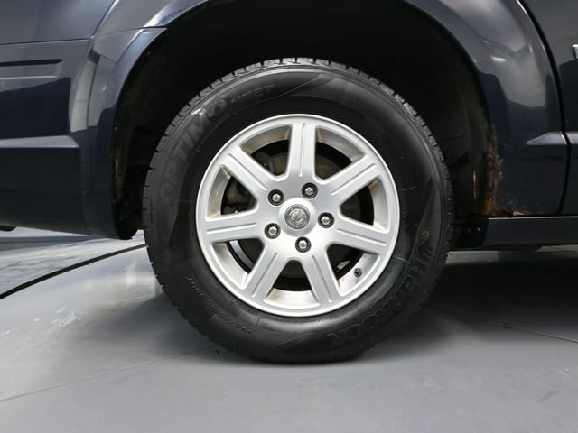 Used 2010 Chrysler Town & Country Touring Plus image 13