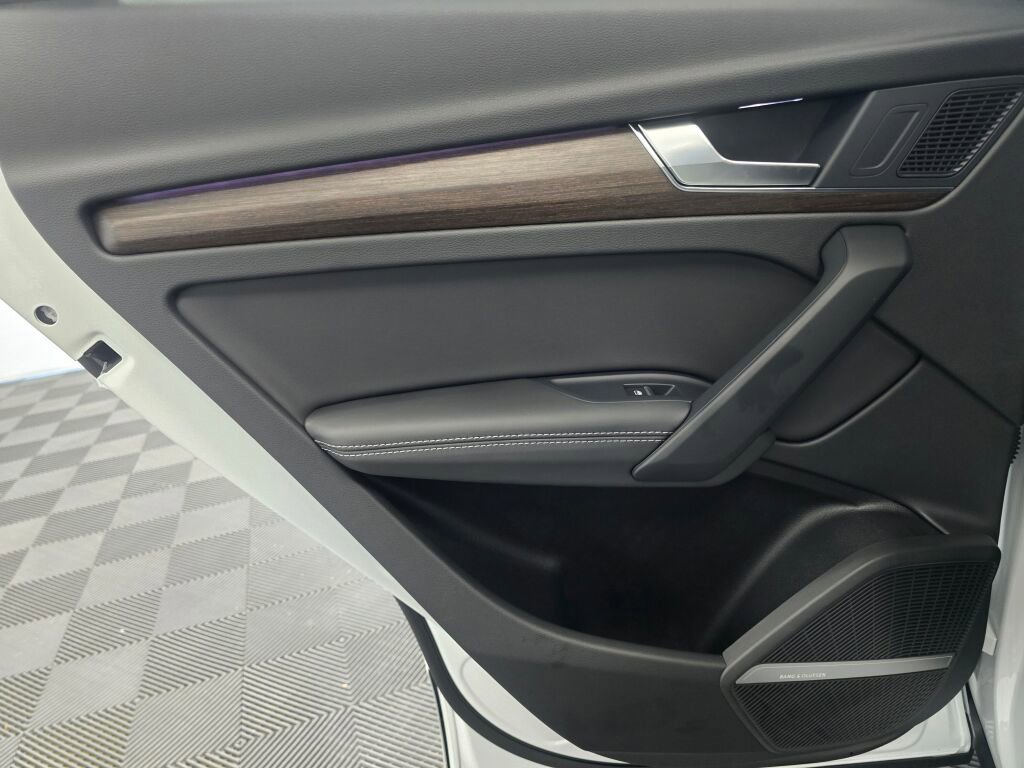 Certified 2025 Audi Q5 2.0T Premium Plus image 21