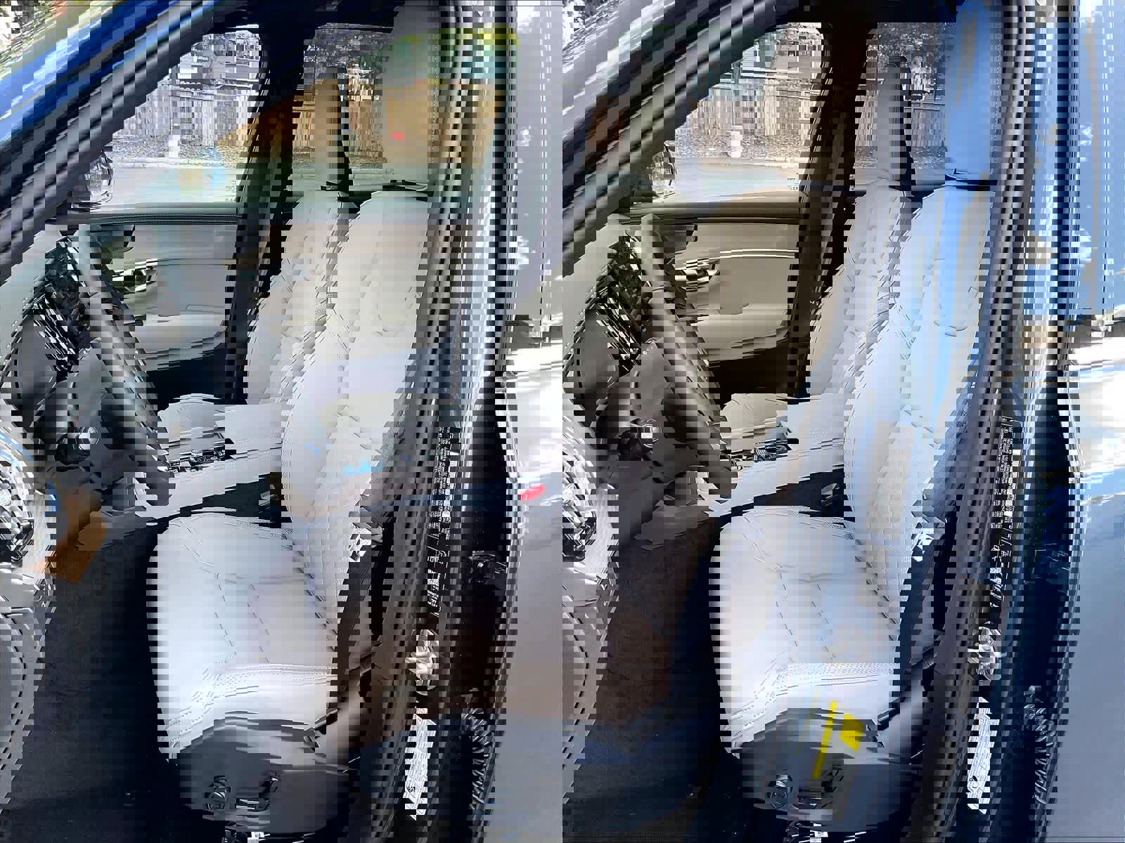 New 2026 Volvo XC90 T8 Plus w/ Protection Package Premier image 11