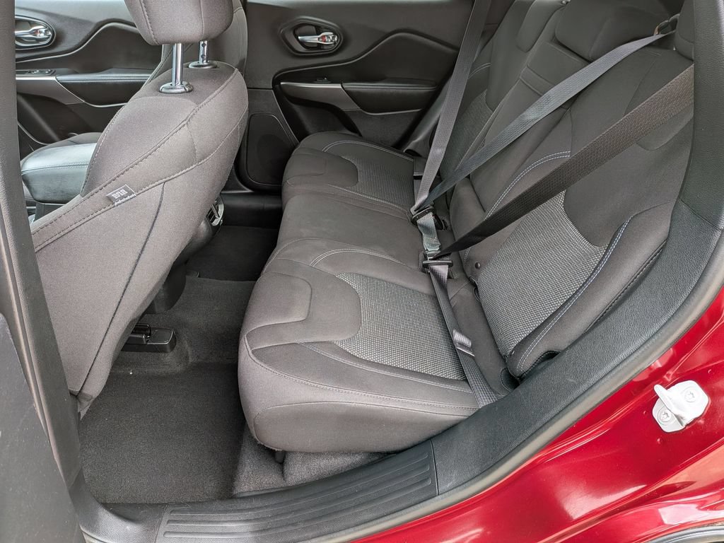 Used 2019 Jeep Cherokee Latitude w/ Popular Appearance Group FWD image 26