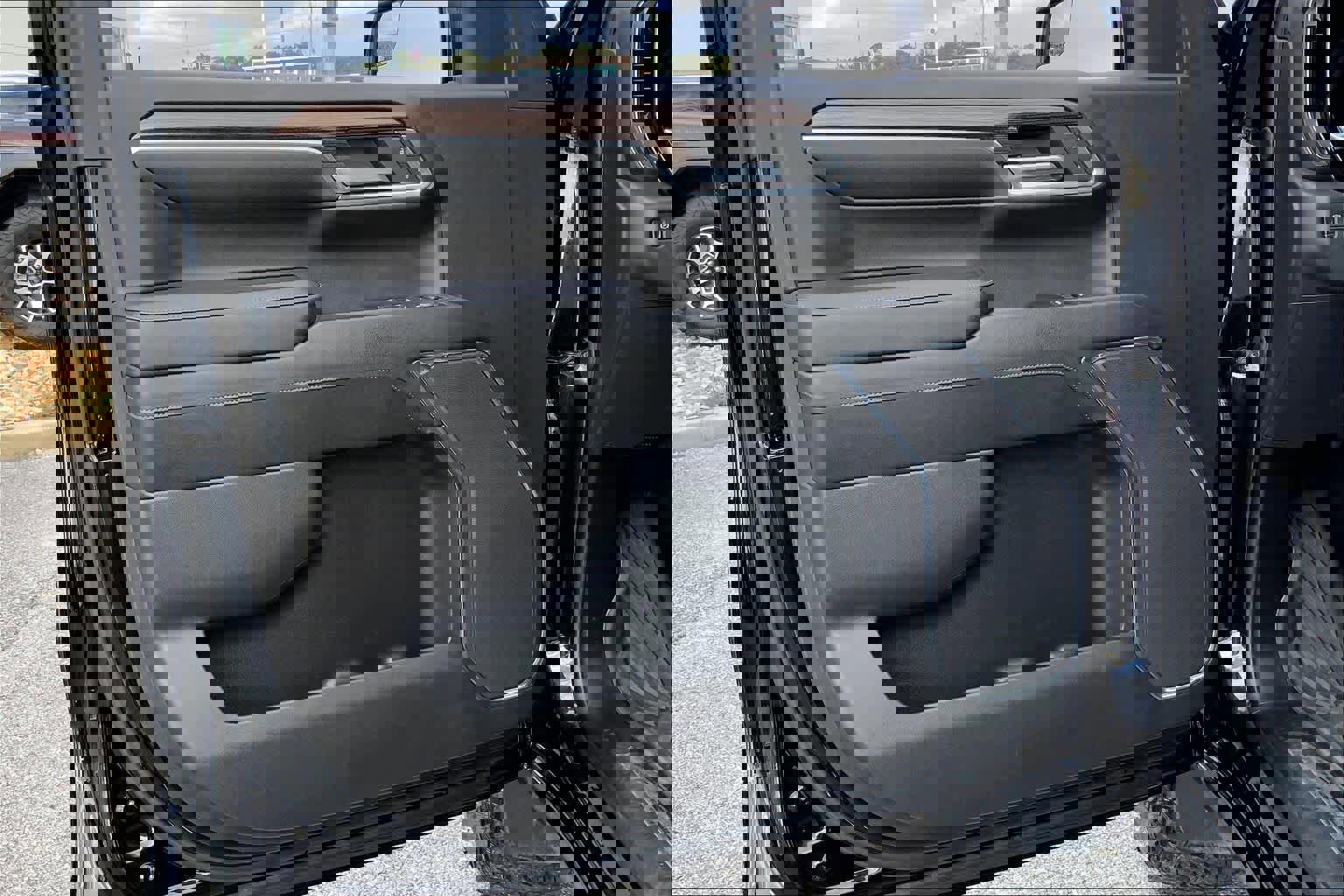 Used 2024 Chevrolet Silverado 1500 LT Trail Boss w/ LPO, Dark Essentials Package image 21