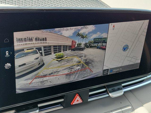Used 2024 Hyundai Elantra Blue FWD image 29