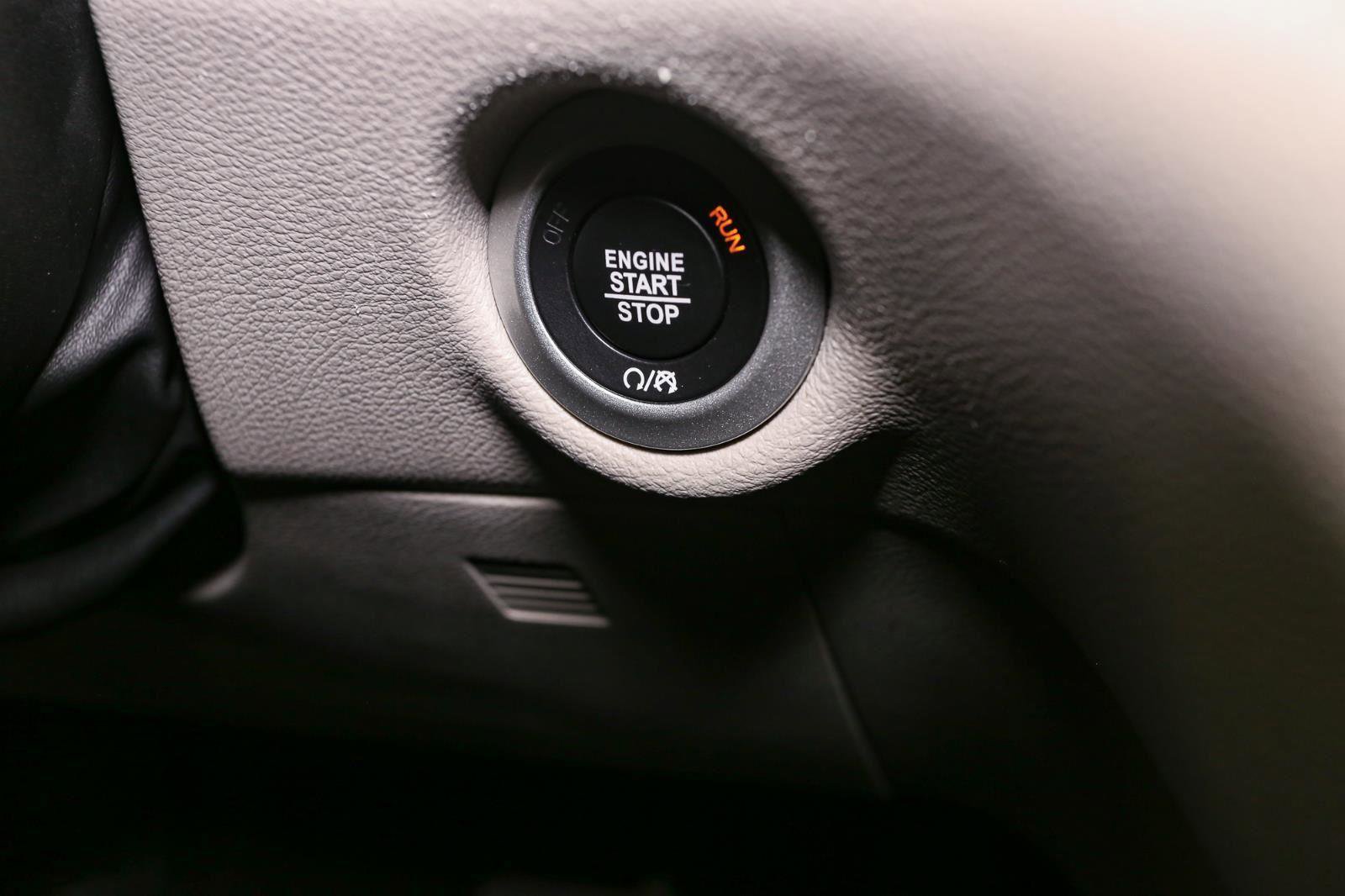 Used 2024 Chrysler Pacifica Touring-L image 31