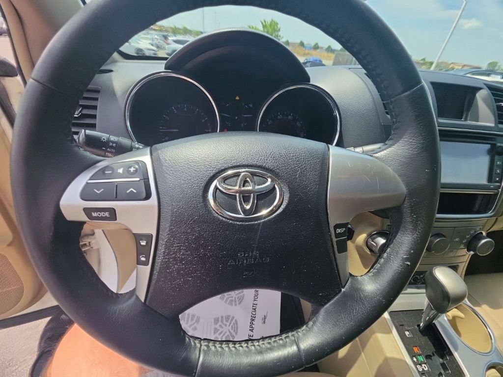 Used 2013 Toyota Highlander SE AWD/4WD image 16