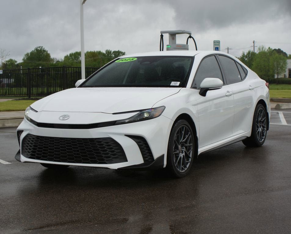 Used 2025 Toyota Camry SE w/ Convenience Package AWD/4WD image 23