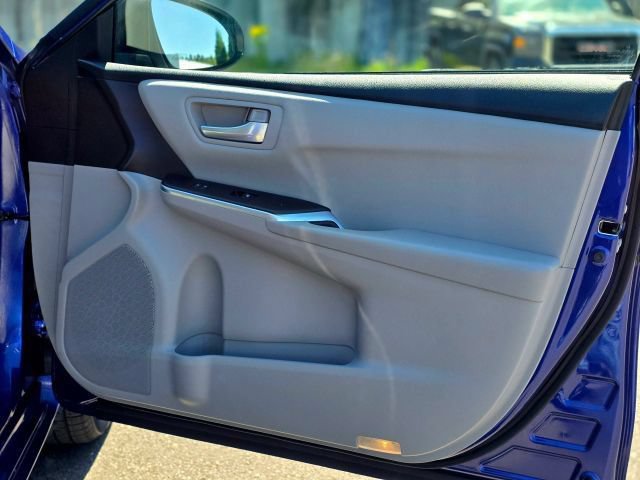Used 2015 Toyota Camry SE FWD image 38