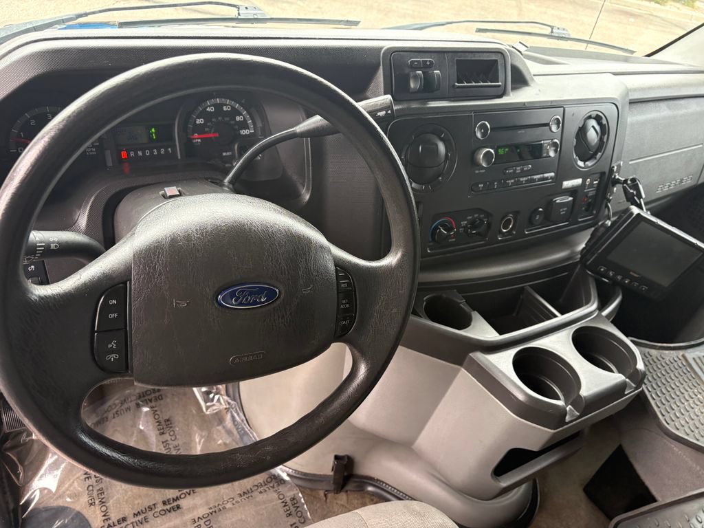 Used 2016 Ford E-450 and Econoline 450 Super Duty RWD image 23
