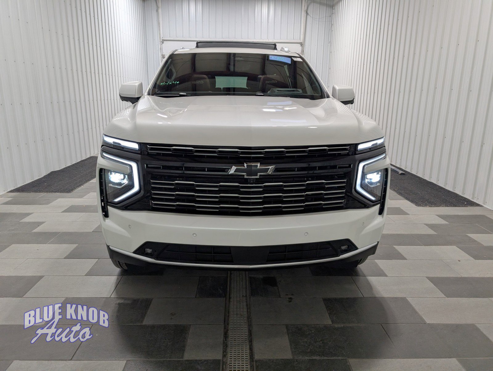 Used 2025 Chevrolet Suburban High Country image 6