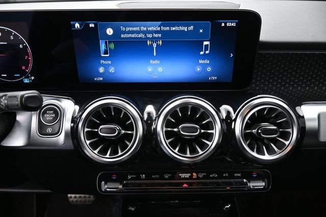 Used 2024 Mercedes-Benz GLB 250 image 3