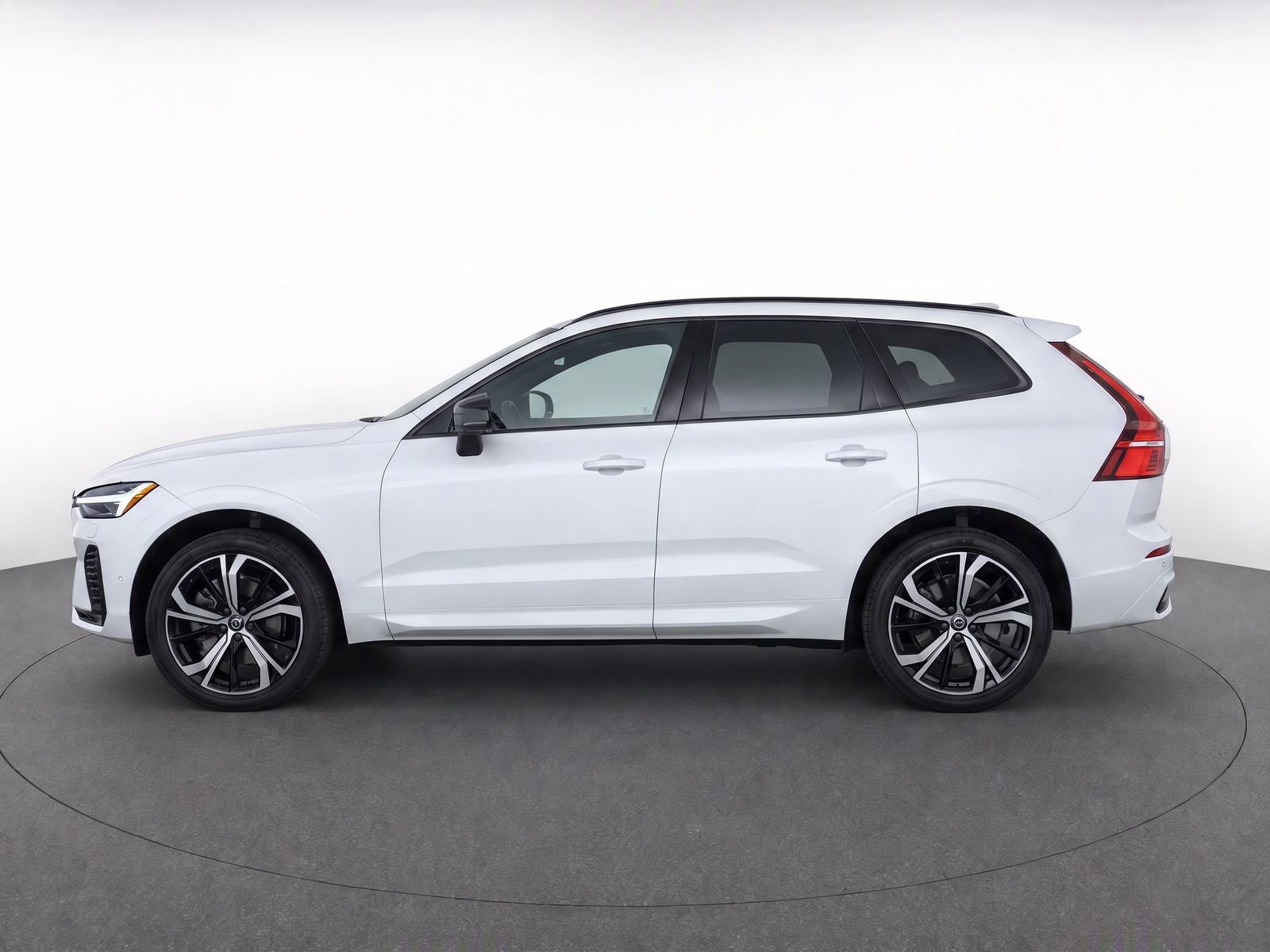 Used 2025 Volvo XC60 B5 Ultra w/ Protection Package Premier AWD/4WD image 3