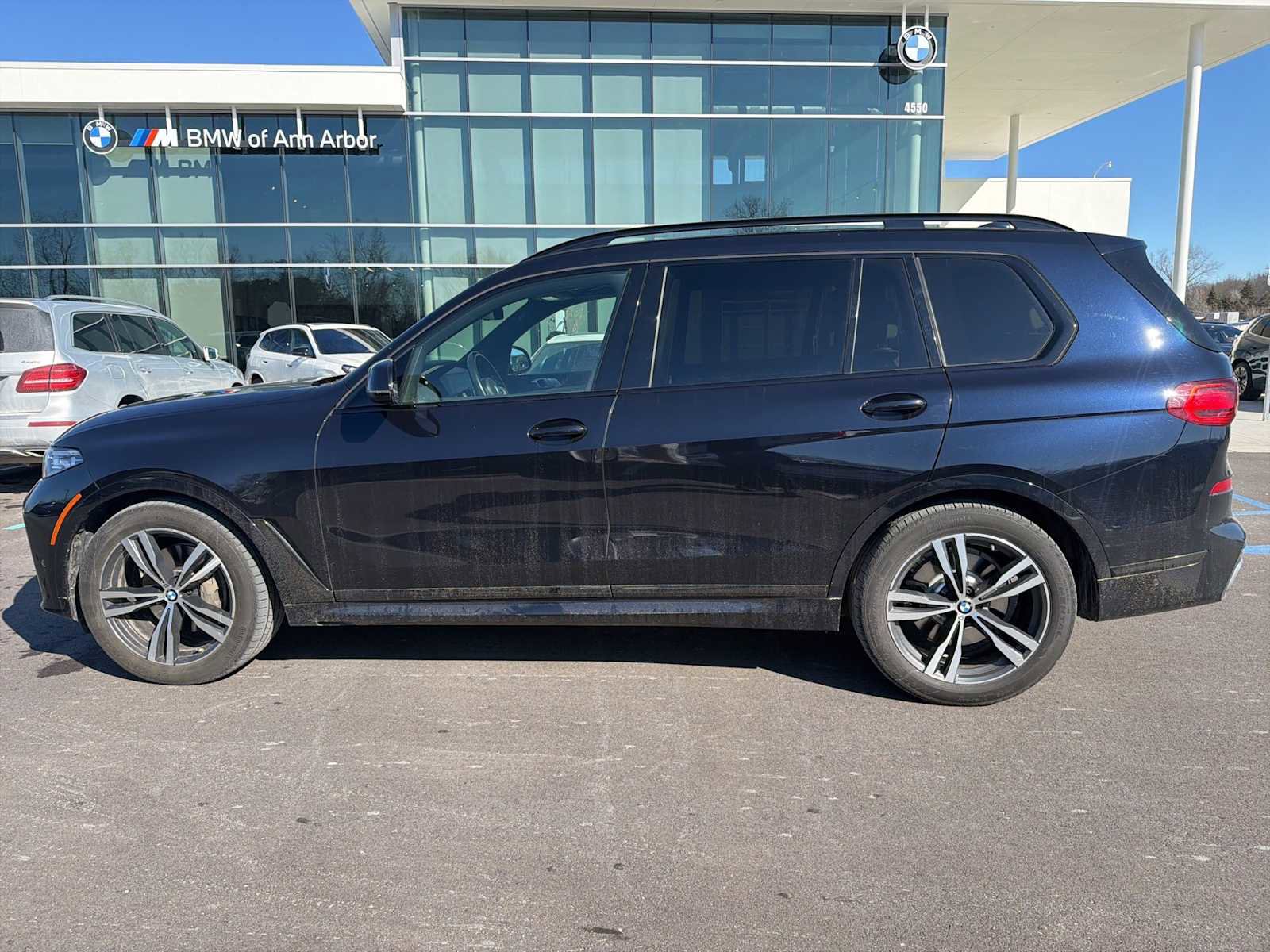 Used 2021 BMW X7 xDrive40i w/ M Sport Package AWD/4WD image 3