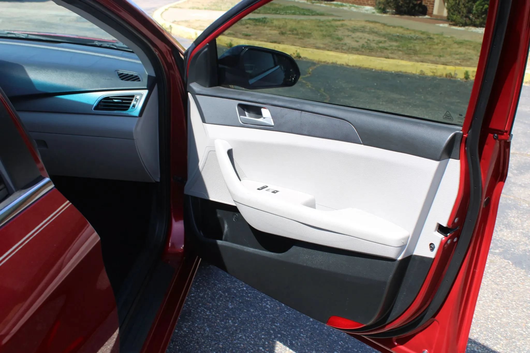 Used 2016 Hyundai Sonata SE FWD image 13