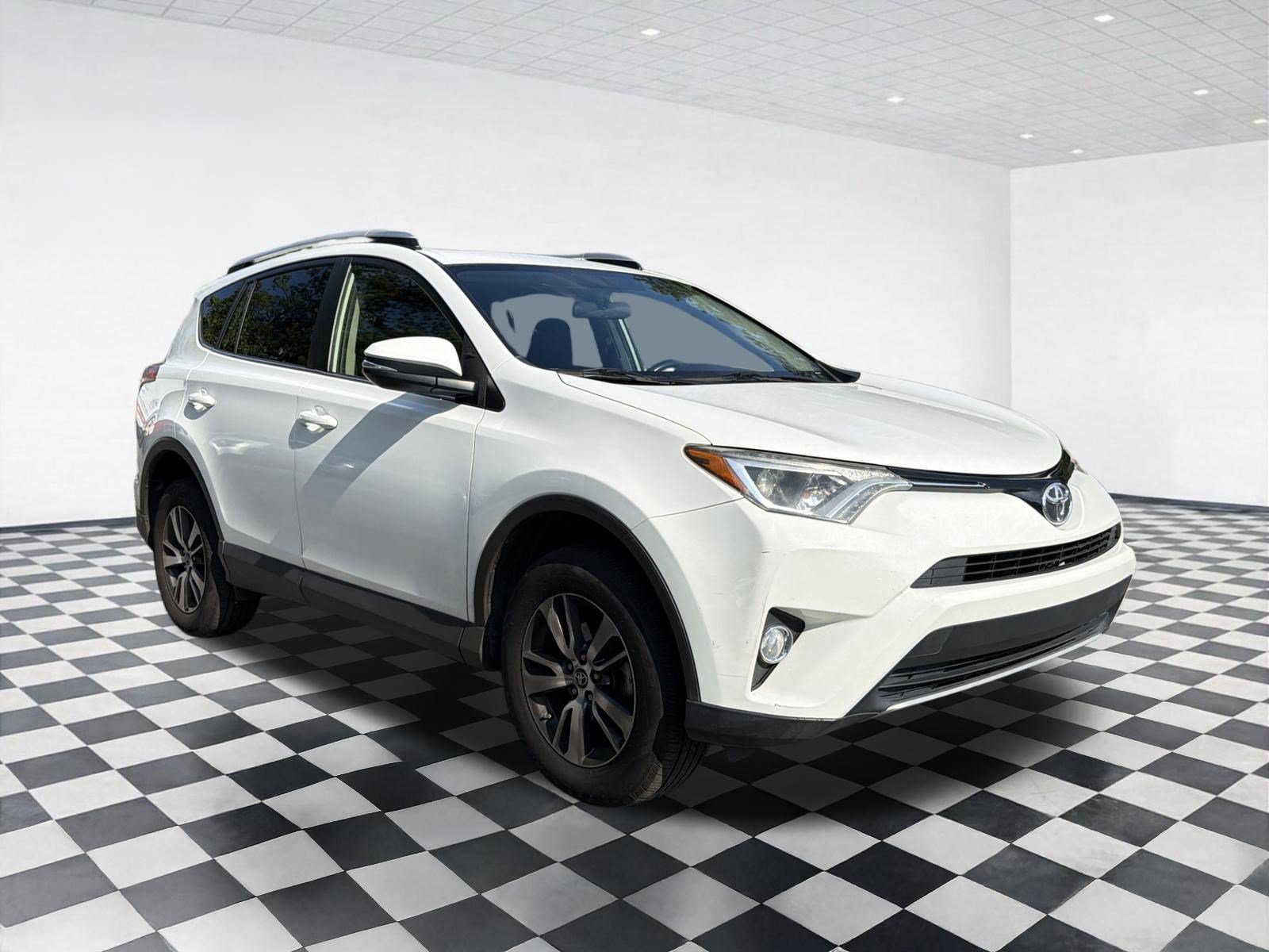 Used 2016 Toyota RAV4 XLE FWD image 3