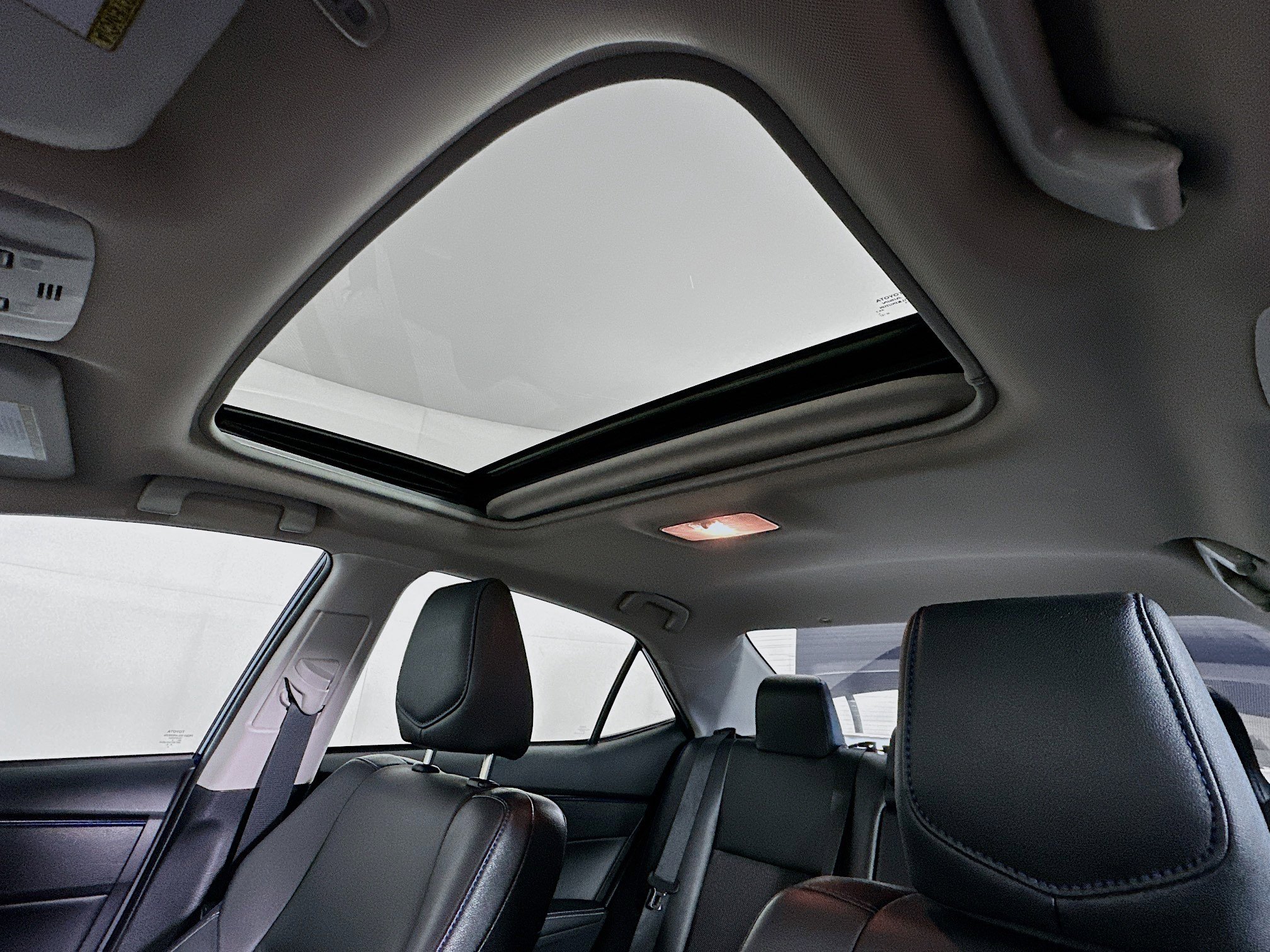 Used 2017 Toyota Corolla SE w/ SE Premium Package image 24