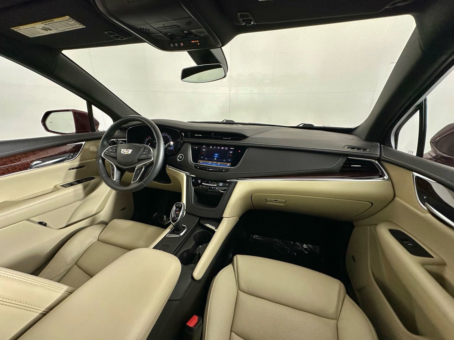 Used 2017 Cadillac XT5 Luxury w/ Driver Awareness Package image 2