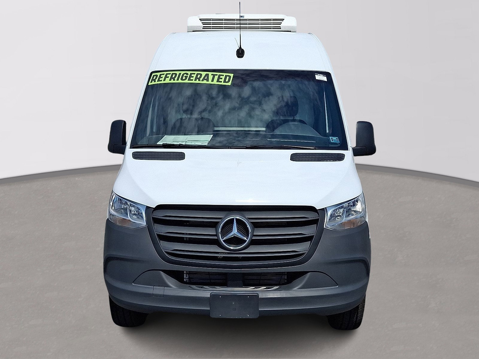 Used 2024 Mercedes-Benz Sprinter 2500 image 2