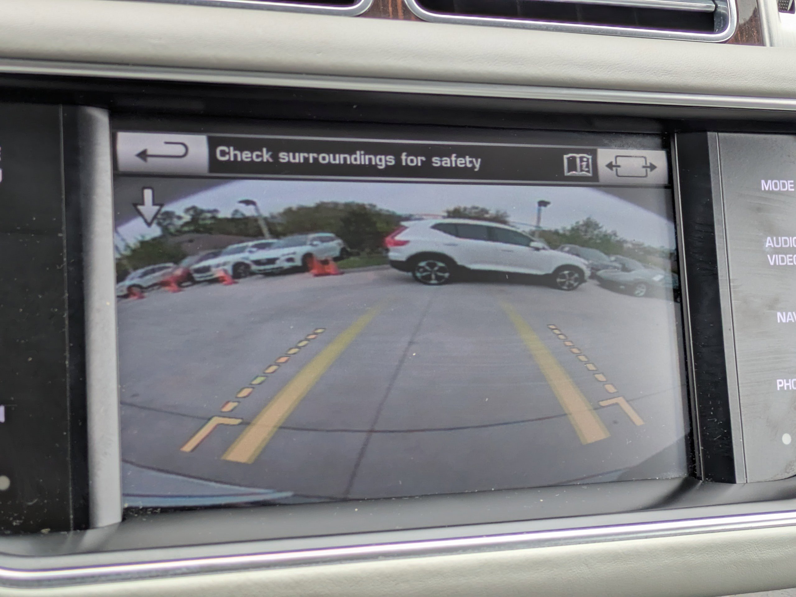 Used 2015 Land Rover Range Rover HSE image 30