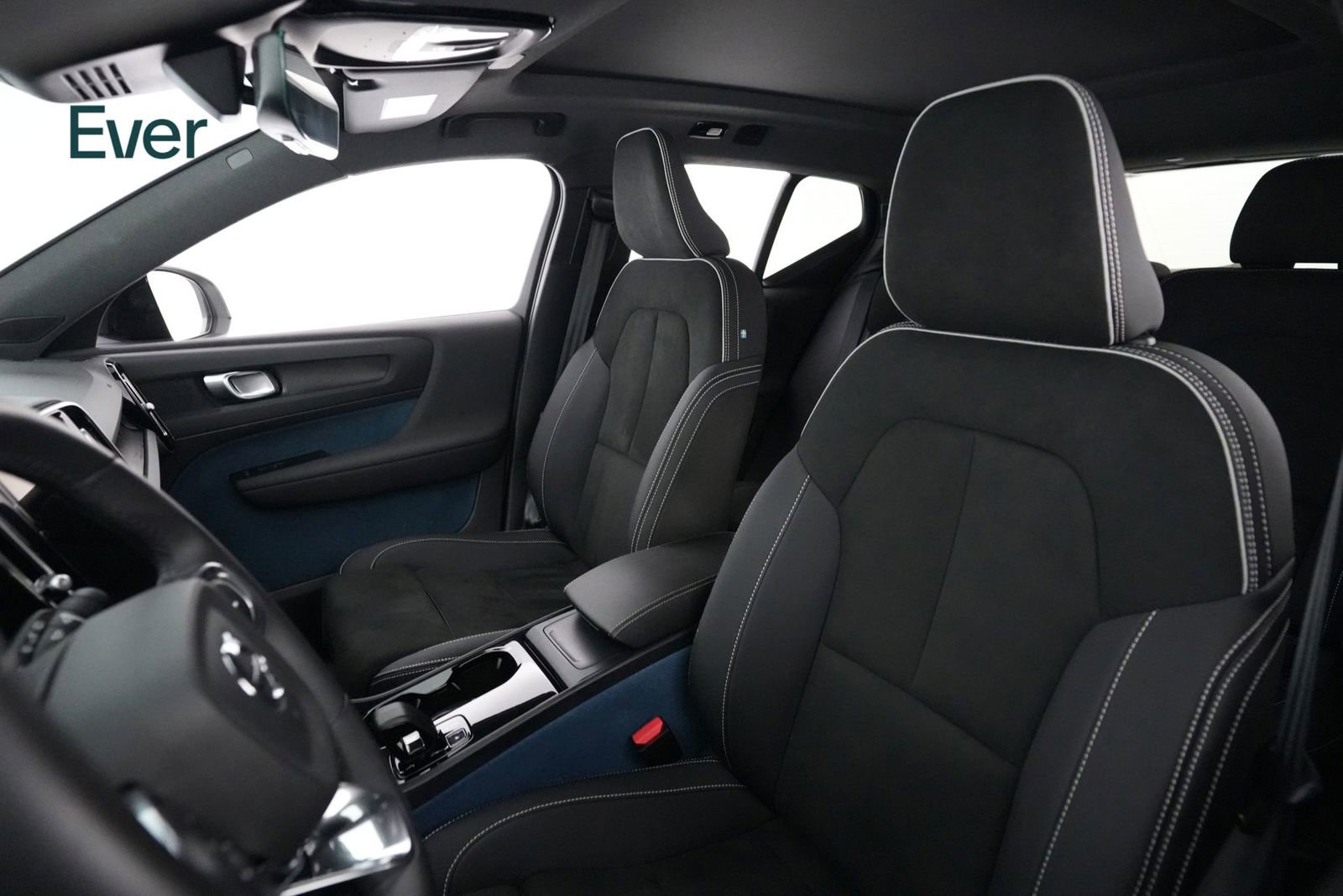 Used 2023 Volvo XC40 Recharge Plus w/ Protection Package Premier AWD/4WD image 4