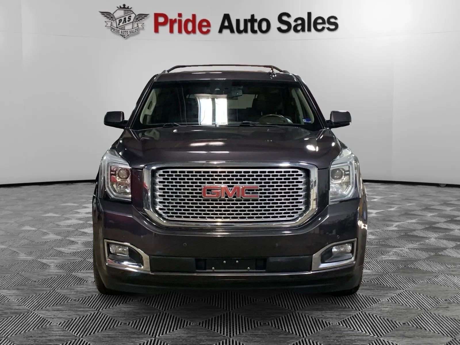 Used 2015 GMC Yukon XL Denali w/ Premium Package AWD/4WD image 2