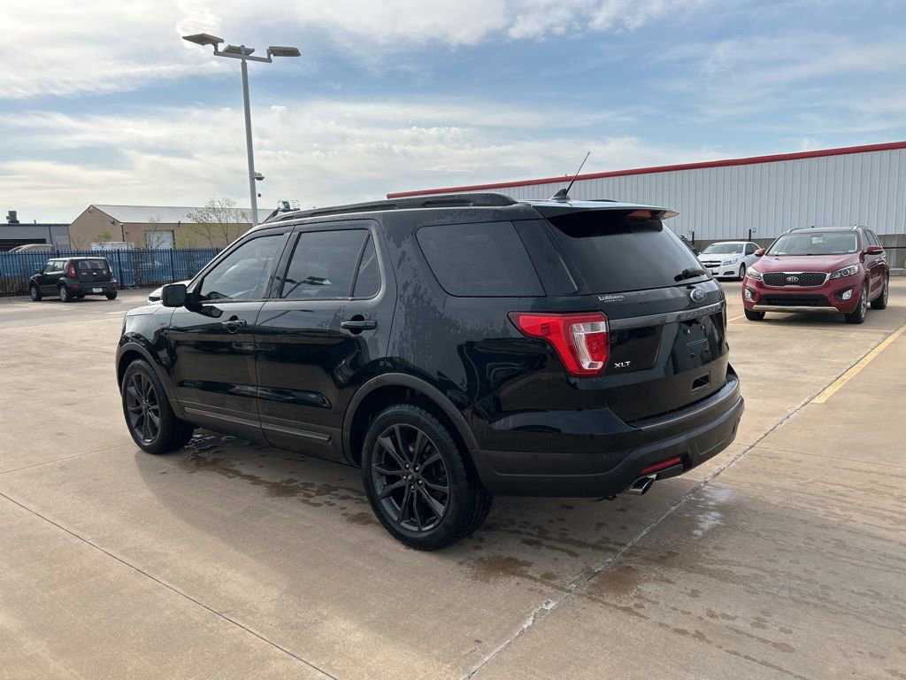 Used 2018 Ford Explorer XLT w/ Equipment Group 202A image 2