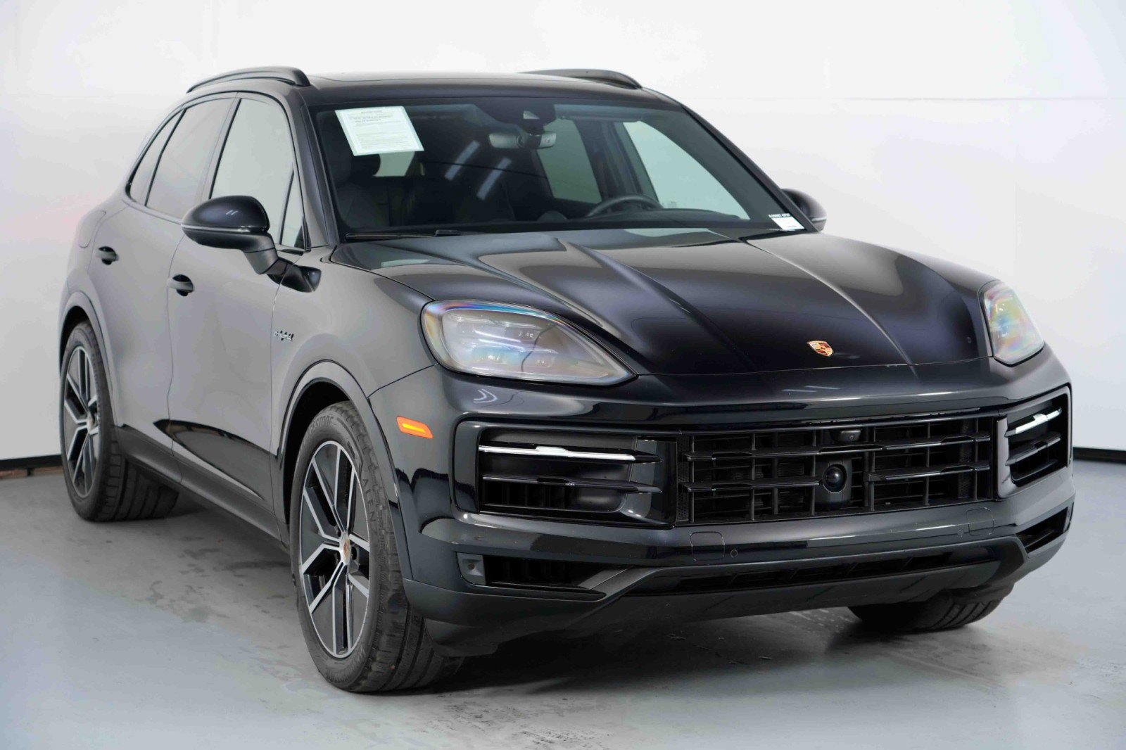 Used 2024 Porsche Cayenne w/ Premium Package image 57