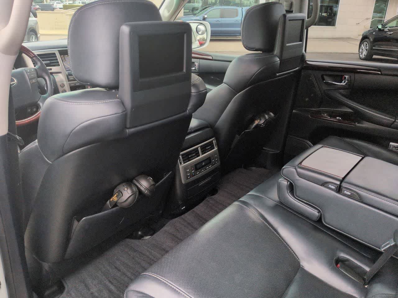 Used 2013 Lexus LX 570 4WD w/ Luxury Pkg image 18