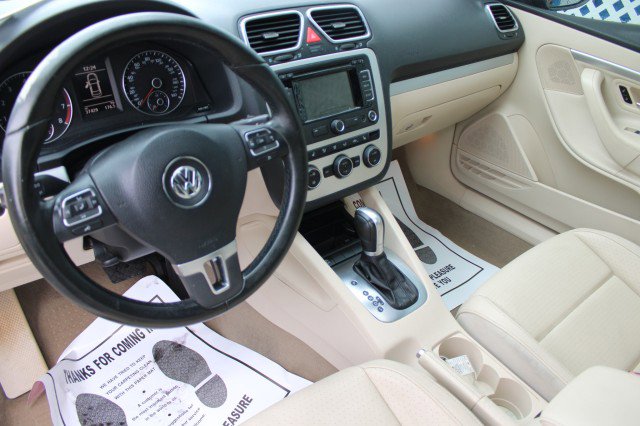 Used 2015 Volkswagen Eos Komfort FWD image 14