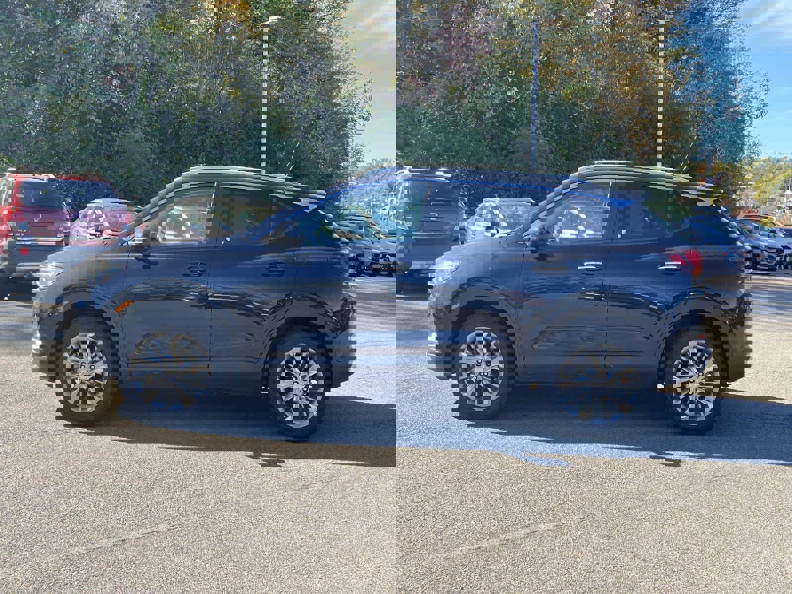 Used 2021 Buick Encore GX Select w/ Advanced Technology Package image 2