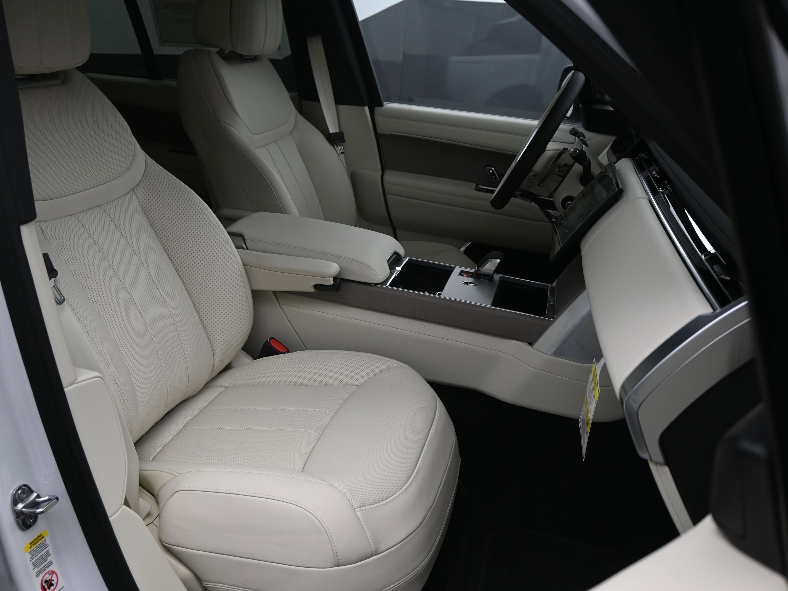 New 2025 Land Rover Range Rover SE image 9