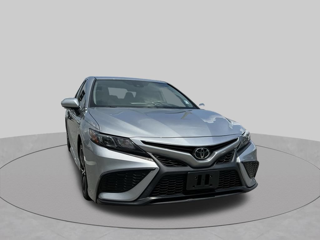 Used 2024 Toyota Camry SE w/ Cold Weather Package FWD image 16